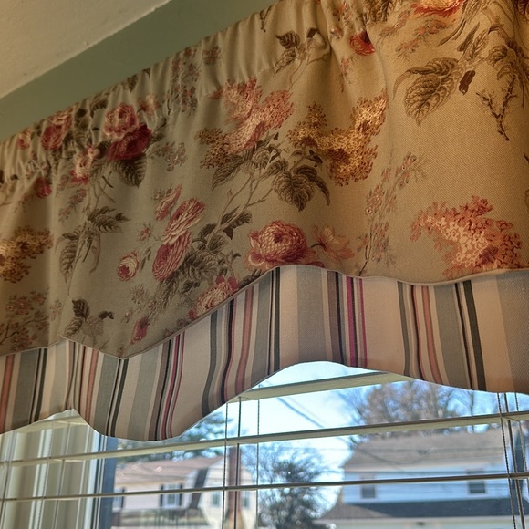 SOLD- Pair Double tier, fully lined valances - Picture 3 of 4